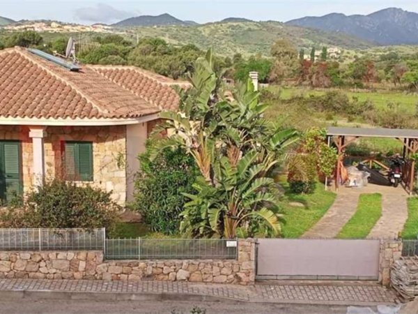 casa indipendente in vendita a Budoni in zona Limpiddu