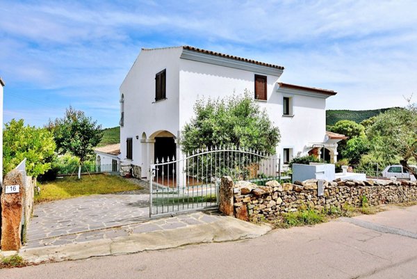 casa indipendente in vendita a Budoni in zona Maiorca / Li Troni
