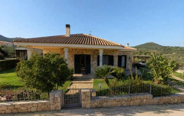 casa indipendente in vendita a Budoni in zona Limpiddu