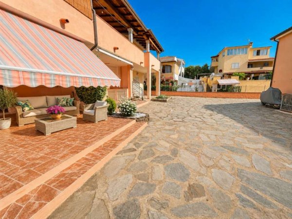appartamento in vendita a Budoni in zona Limpiddu