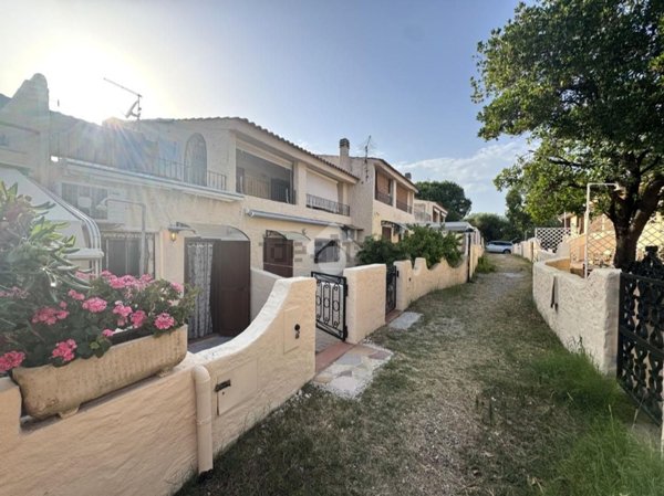 appartamento in vendita a Budoni in zona Agrustos