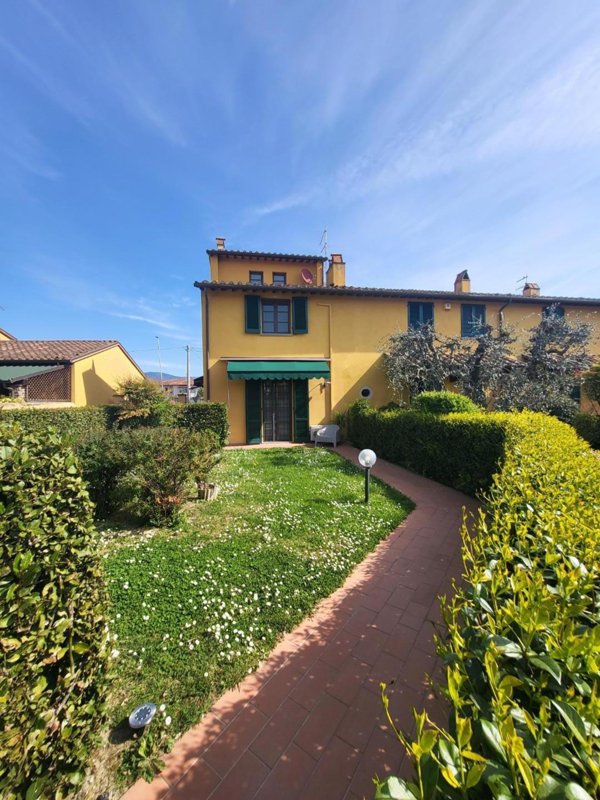 casa indipendente in vendita a Budoni in zona San Lorenzo
