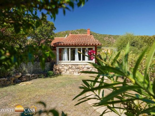 casa indipendente in vendita a Budoni