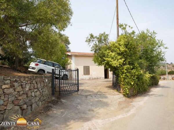 casa indipendente in vendita a Budoni in zona Maiorca / Li Troni