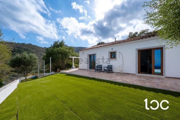 casa indipendente in vendita a Budoni in zona Berruiles