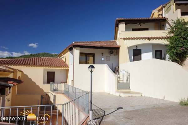 casa indipendente in vendita a Budoni in zona Agrustos