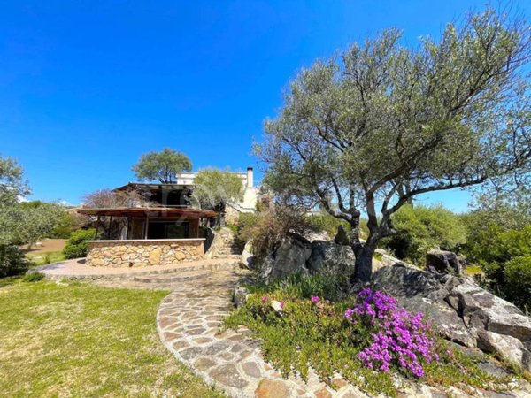 casa indipendente in vendita a San Teodoro(SS) in zona La Cinta