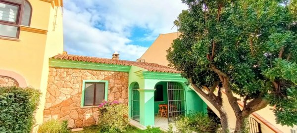 casa indipendente in vendita a San Teodoro(SS) in zona La Cinta