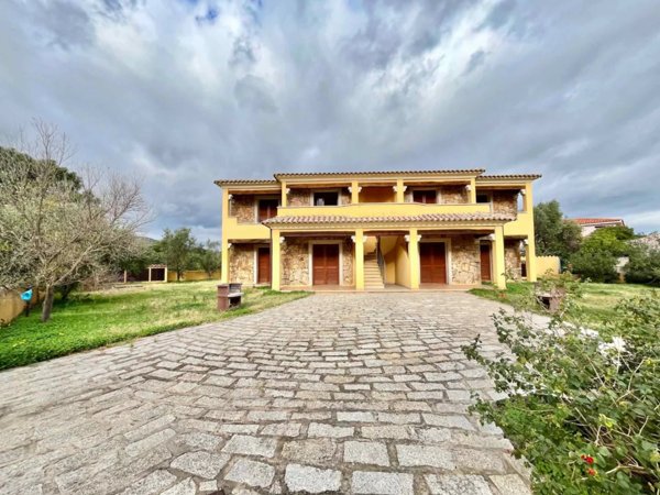 casa indipendente in vendita a San Teodoro(SS) in zona La Cinta