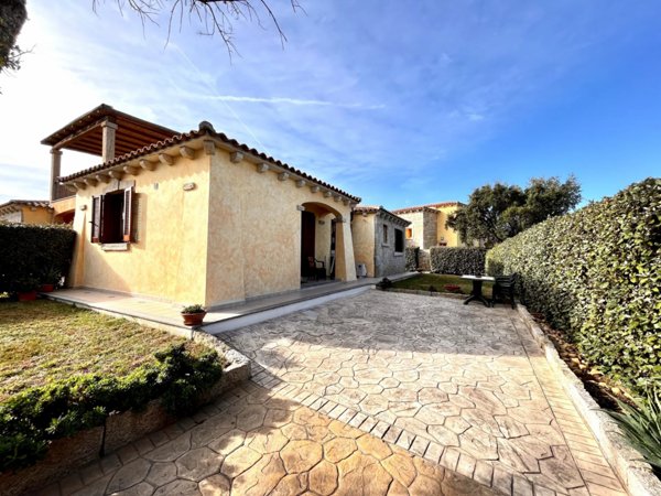 casa indipendente in vendita a San Teodoro(SS) in zona La Cinta