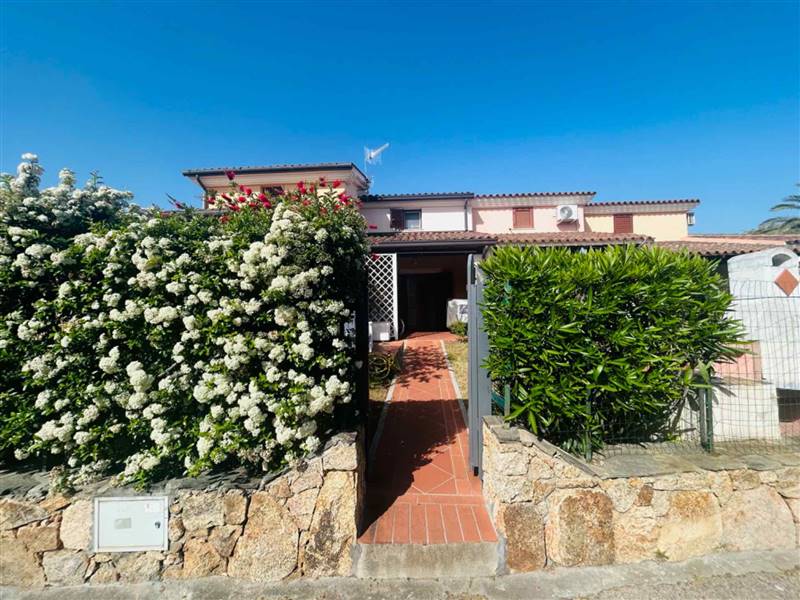casa indipendente in vendita a San Teodoro(SS) in zona La Cinta