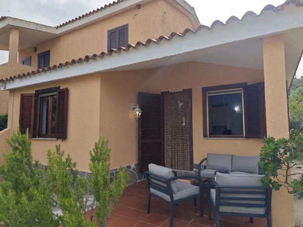 casa indipendente in vendita a San Teodoro(SS) in zona Lu Fraili