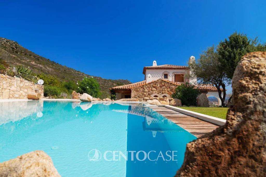 casa indipendente in vendita a San Teodoro(SS) in zona Lu Fraili