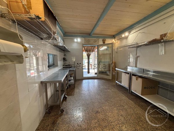 locale commerciale in vendita a San Teodoro(SS) in zona Suaredda / La Traversa