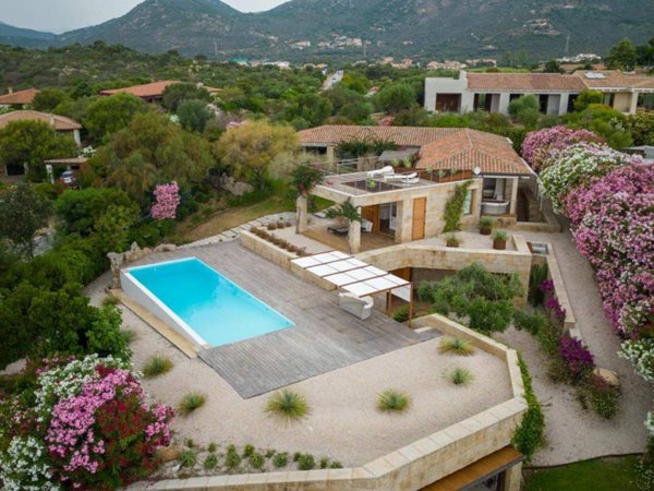 casa indipendente in vendita a San Teodoro(SS) in zona La Cinta
