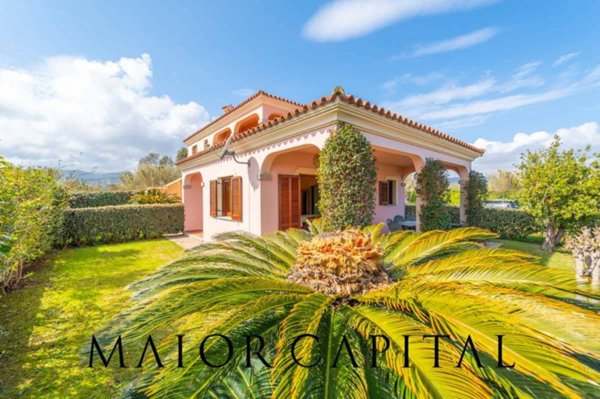 casa indipendente in vendita a San Teodoro(SS) in zona La Cinta