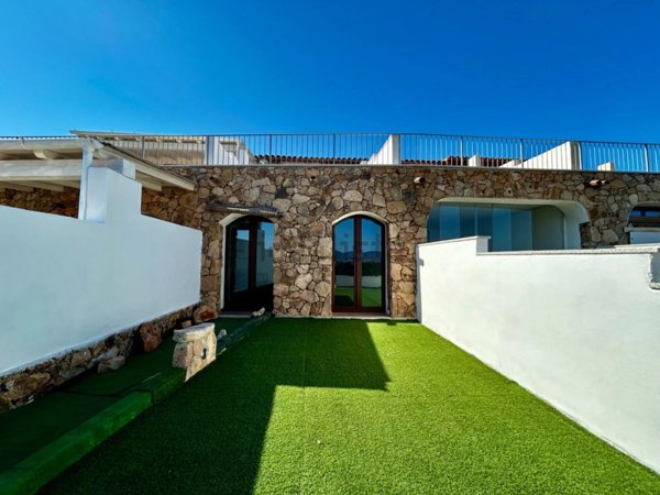 casa indipendente in vendita a San Teodoro(SS) in zona Lu Fraili