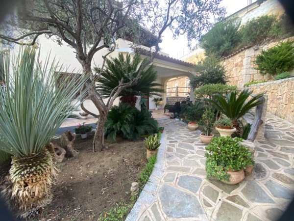 casa indipendente in vendita a San Teodoro(SS) in zona La Cinta