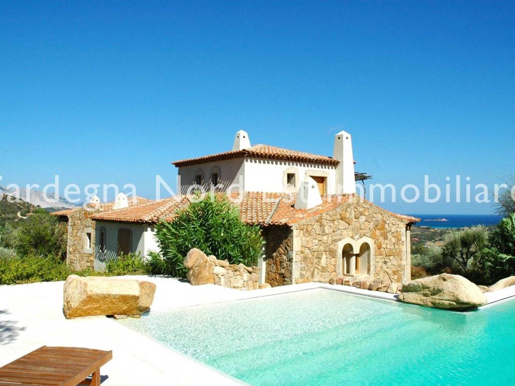 casa indipendente in vendita a San Teodoro(SS) in zona Lu Fraili