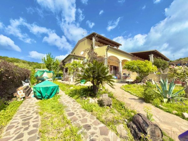casa indipendente in vendita a San Teodoro(SS) in zona Lu Fraili
