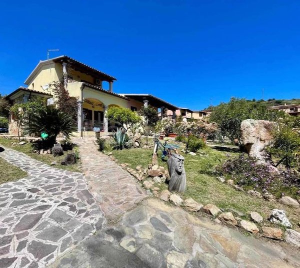 casa indipendente in vendita a San Teodoro(SS) in zona Lu Fraili