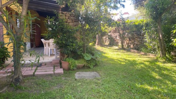 casa indipendente in vendita a San Teodoro(SS) in zona La Cinta