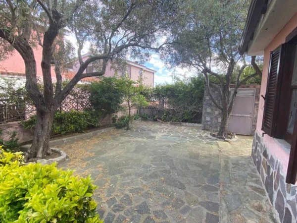 casa indipendente in vendita a San Teodoro(SS) in zona Lu Fraili