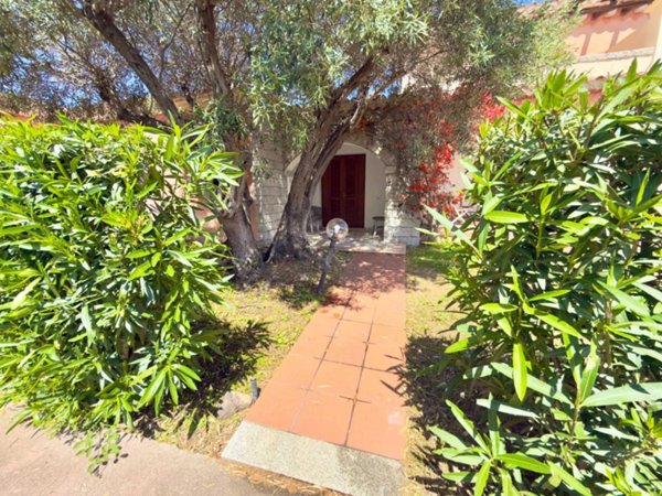 casa indipendente in vendita a San Teodoro(SS) in zona La Cinta