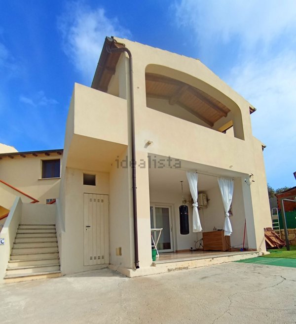 casa indipendente in vendita a San Teodoro(SS) in zona La Cinta