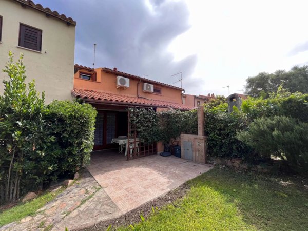 casa indipendente in vendita a San Teodoro(SS) in zona La Cinta