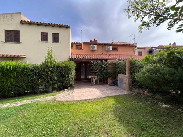 casa indipendente in vendita a San Teodoro(SS) in zona La Cinta