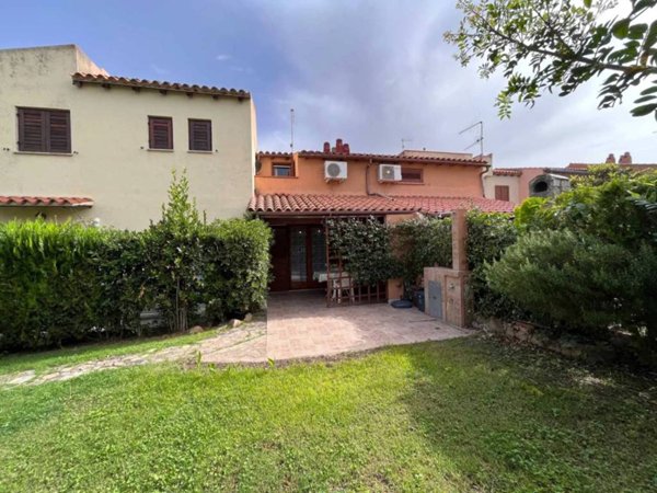 casa indipendente in vendita a San Teodoro(SS) in zona La Cinta