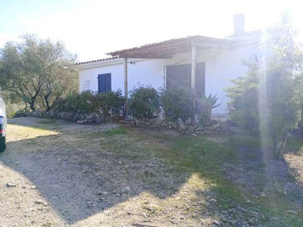 intera palazzina in vendita a San Teodoro(SS)