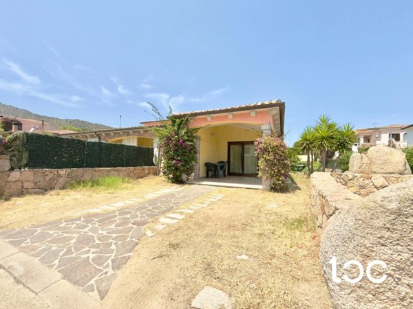 casa indipendente in vendita a San Teodoro(SS) in zona Lu Fraili