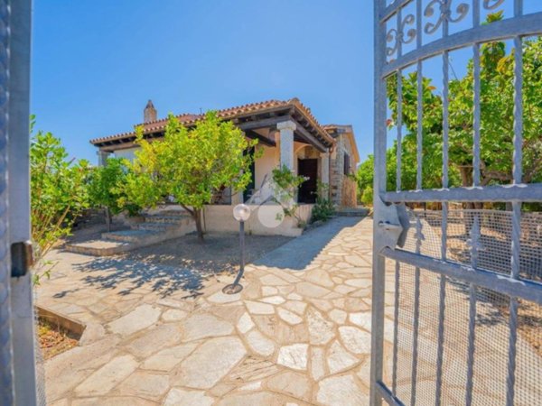 casa indipendente in vendita a San Teodoro(SS) in zona Lu Fraili