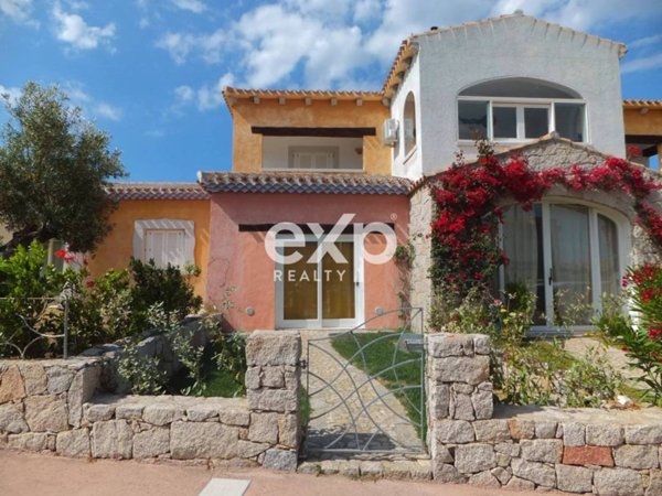 casa indipendente in vendita a San Teodoro(SS) in zona Lu Fraili