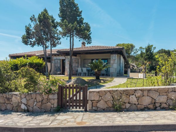 casa indipendente in vendita a San Teodoro(SS) in zona Monte Petrosu