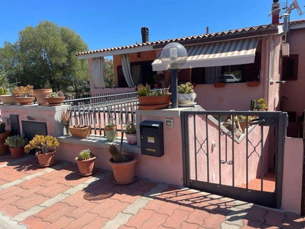 casa semindipendente in vendita a San Teodoro(SS) in zona Suaredda / La Traversa
