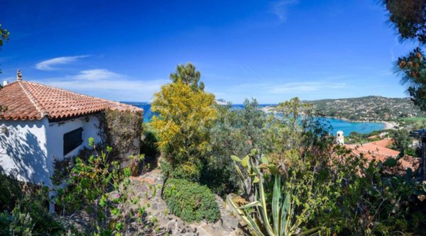 casa indipendente in vendita a San Teodoro(SS) in zona Monte Petrosu