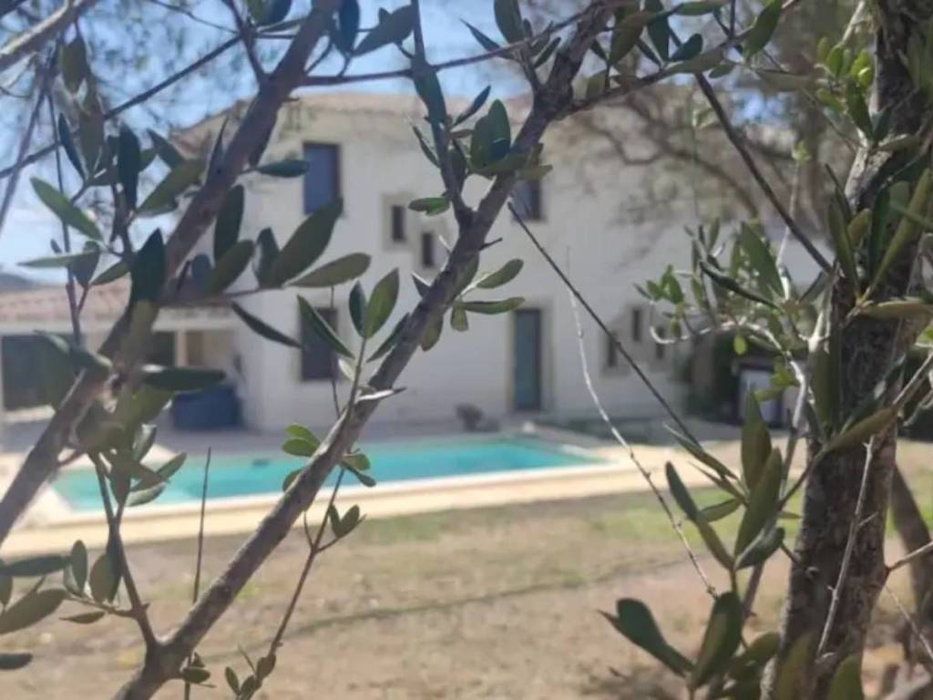 casa indipendente in vendita a San Teodoro(SS) in zona Lu Fraili