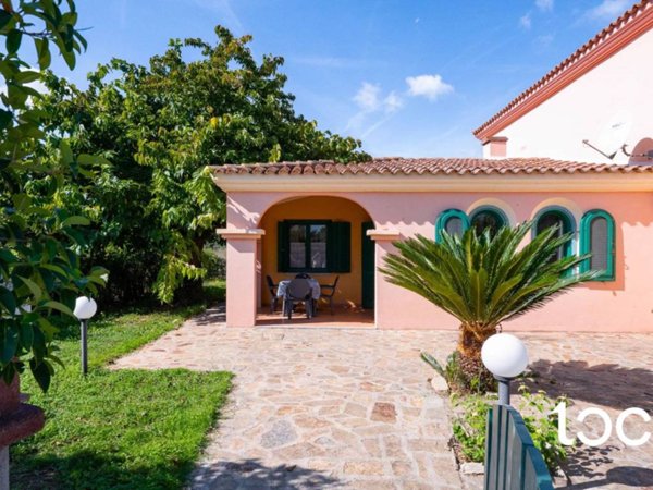 casa indipendente in vendita a San Teodoro(SS) in zona La Cinta