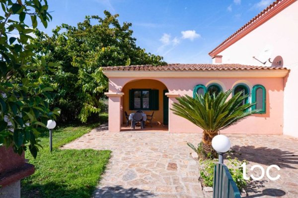 casa indipendente in vendita a San Teodoro(SS) in zona La Cinta