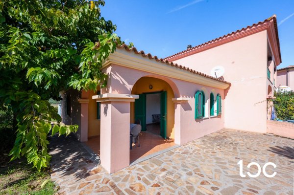 casa indipendente in vendita a San Teodoro(SS) in zona La Cinta