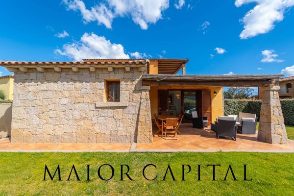 casa indipendente in vendita a San Teodoro(SS) in zona La Cinta