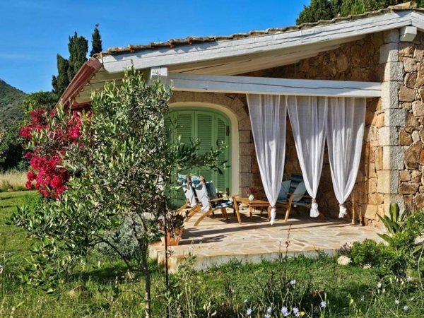 casa indipendente in vendita a San Teodoro(SS) in zona Lu Lioni