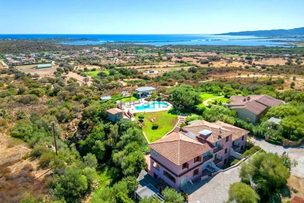 casa indipendente in vendita a San Teodoro(SS)