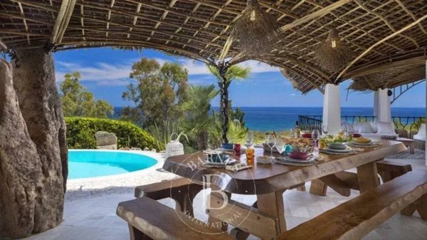 casa indipendente in vendita a San Teodoro(SS) in zona Costa Caddu