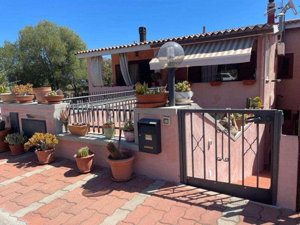 casa semindipendente in vendita a San Teodoro(SS) in zona Suaredda / La Traversa