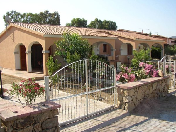 casa indipendente in vendita a San Teodoro(SS) in zona La Cinta