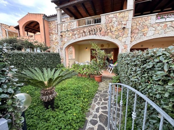 casa indipendente in vendita a San Teodoro(SS) in zona La Cinta